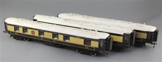 Three Pullman coaches, 1 or 3 rail